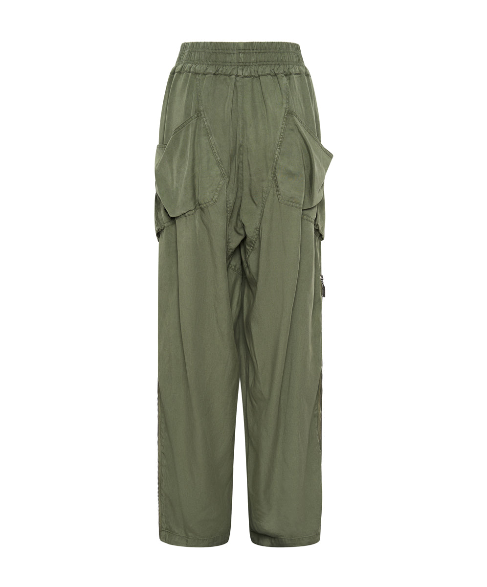 KHAKI TENCEL PARACHUTE PANTS