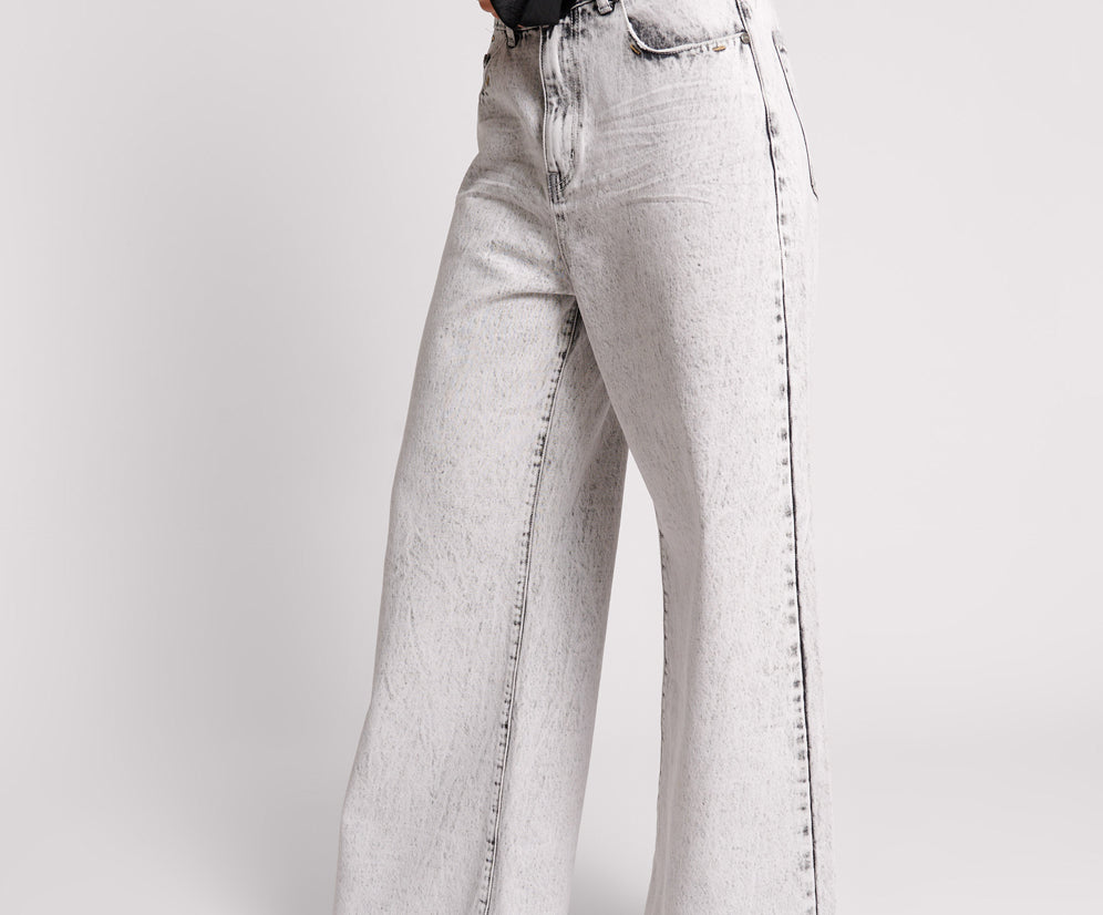 Love Machines Mid Waist Super Wide Leg Denim Jeans - Bianco